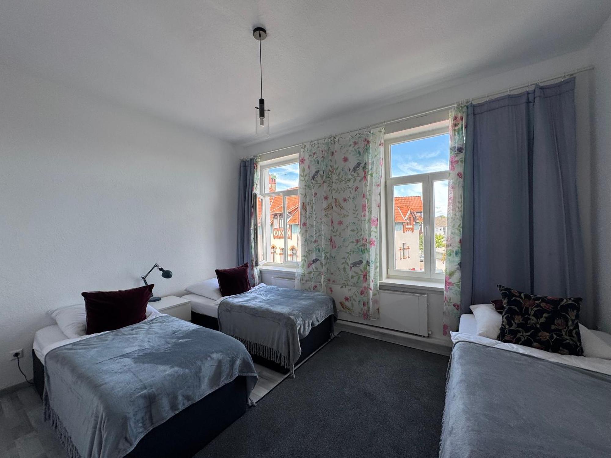 Moderne 4 Zimmer Apartment Mit Bergblick Stadtzentrum Contactless Check-In Gehrden  ภายนอก รูปภาพ
