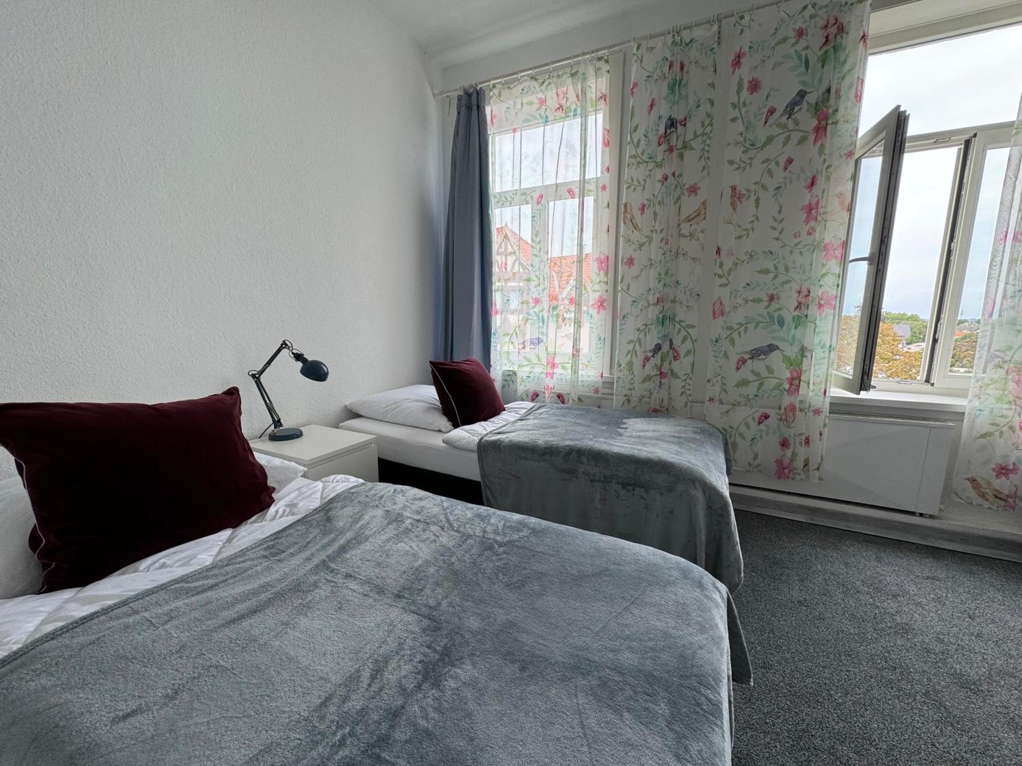 Moderne 4 Zimmer Apartment Mit Bergblick Stadtzentrum Contactless Check-In Gehrden  ภายนอก รูปภาพ