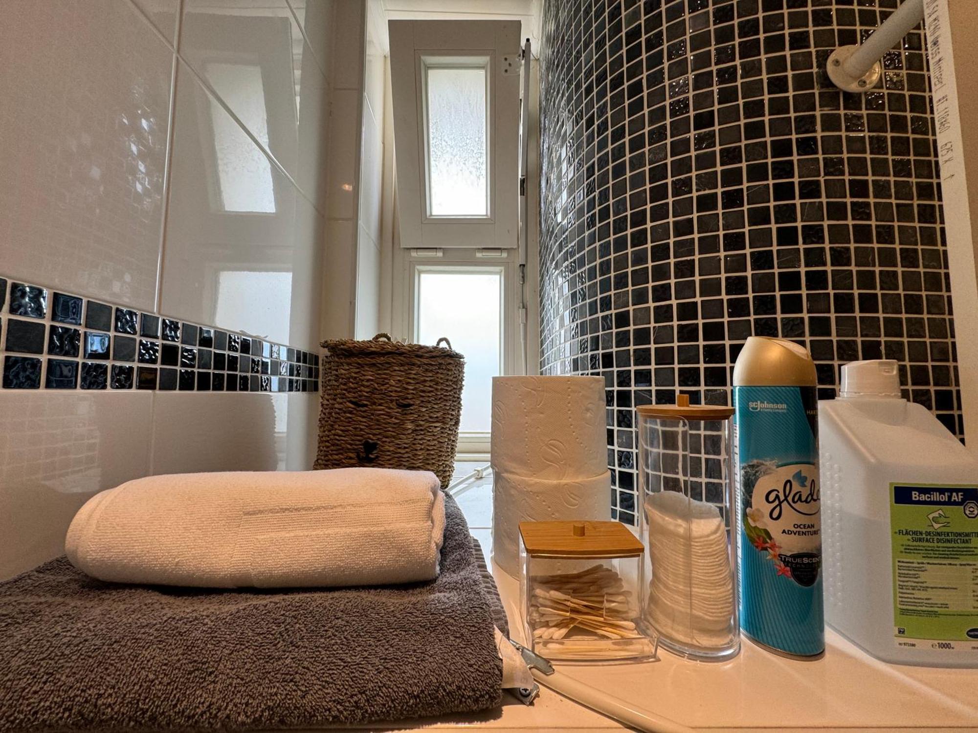 Moderne 4 Zimmer Apartment Mit Bergblick Stadtzentrum Contactless Check-In Gehrden  ภายนอก รูปภาพ