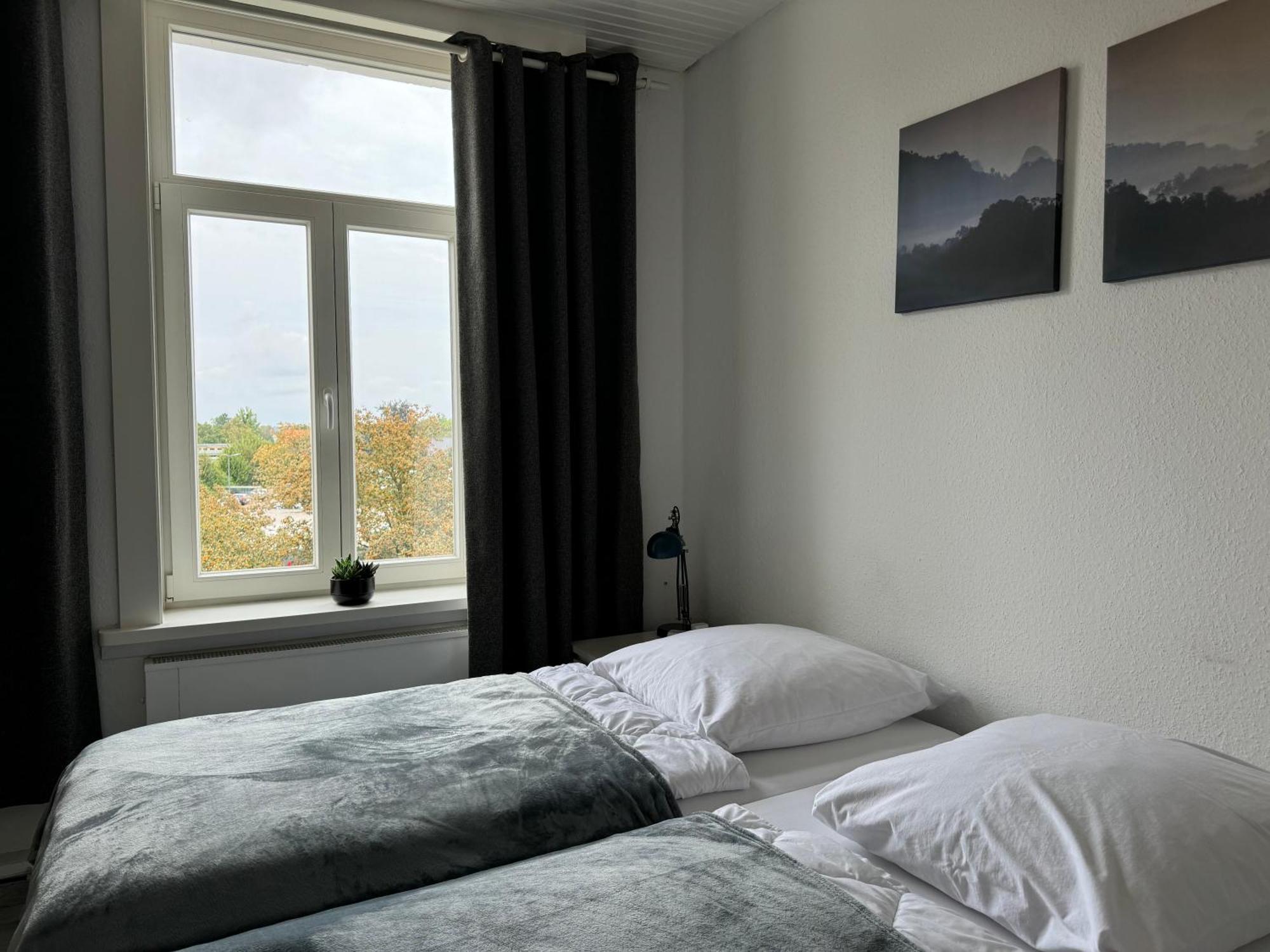 Moderne 4 Zimmer Apartment Mit Bergblick Stadtzentrum Contactless Check-In Gehrden  ภายนอก รูปภาพ