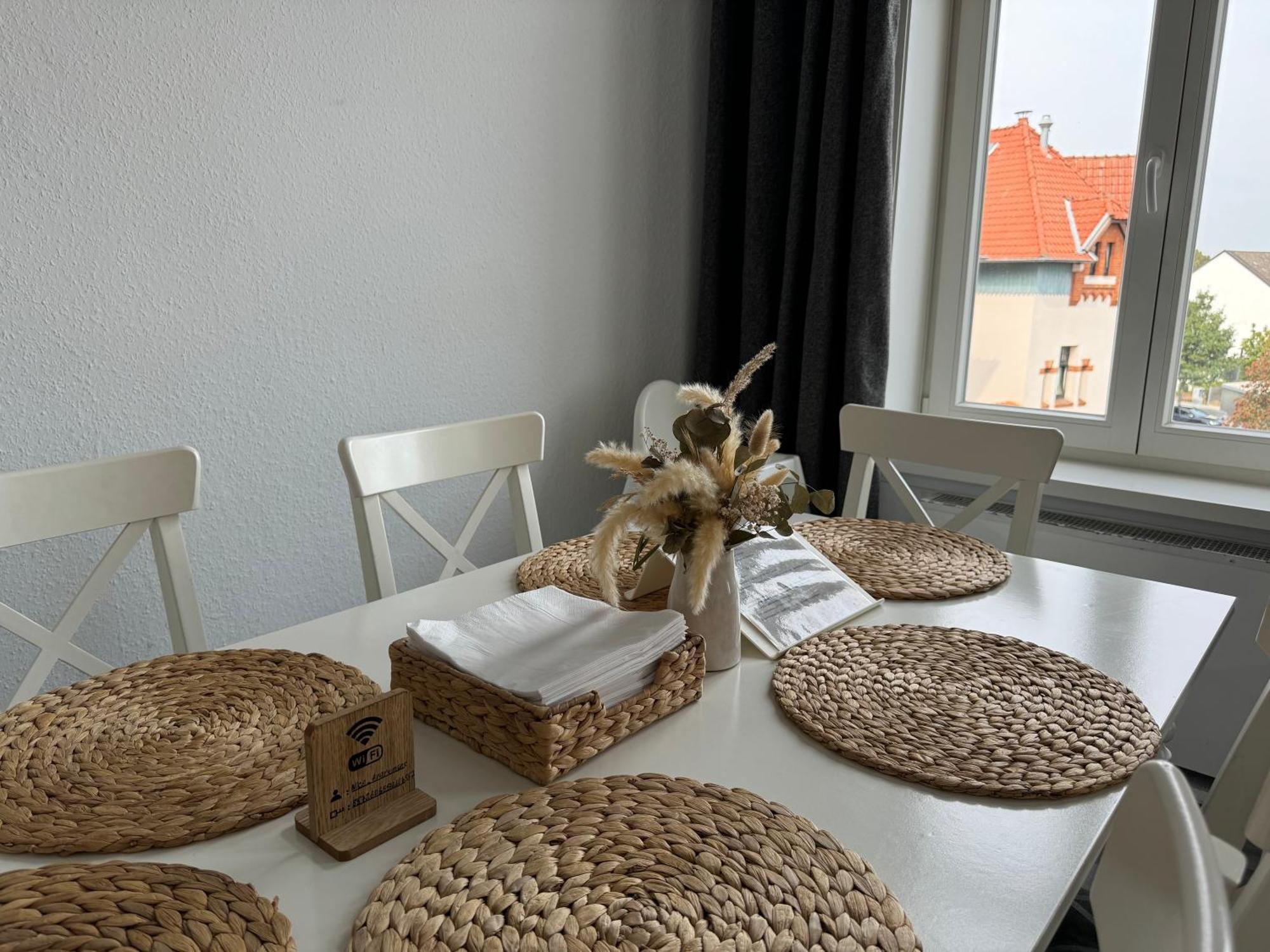 Moderne 4 Zimmer Apartment Mit Bergblick Stadtzentrum Contactless Check-In Gehrden  ภายนอก รูปภาพ